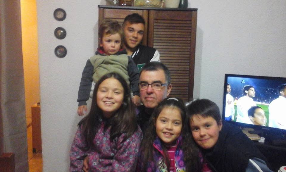 _agxxs_'s tweet photo. Extrañarte hace mucho se convirtió en mi sentimiento más frecuente y que me hagas falta es algo de todos los días, hoy no es una fecha especial pero no necesita serlo para que yo te recuerde,  te veo en cada uno de nosotros y espero que eso nunca cambie 🤍 https://t.co/uWXHJB1pBh
