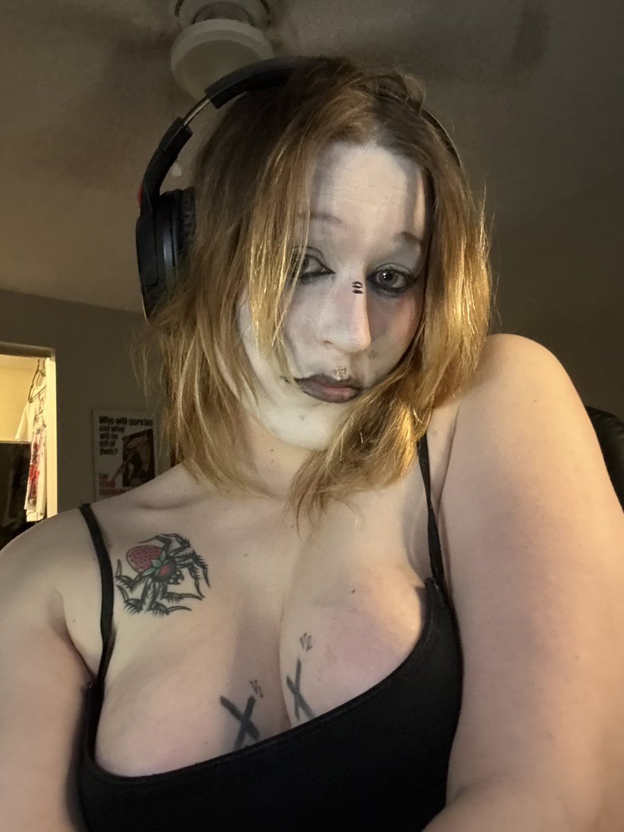 cowfoid's tweet photo. new makeup look :3 #goth #trans https://t.co/dISUjRKKCM