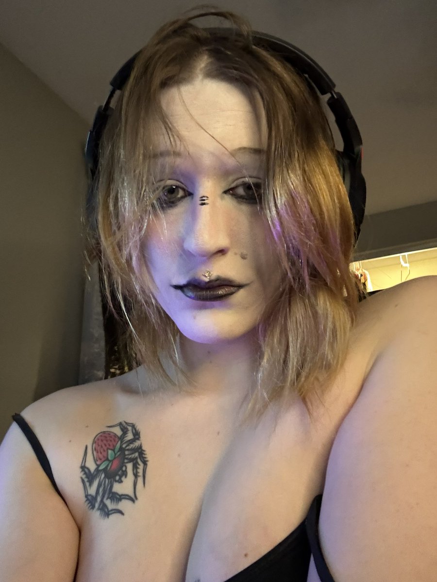 cowfoid's tweet photo. new makeup look :3 #goth #trans https://t.co/dISUjRKKCM