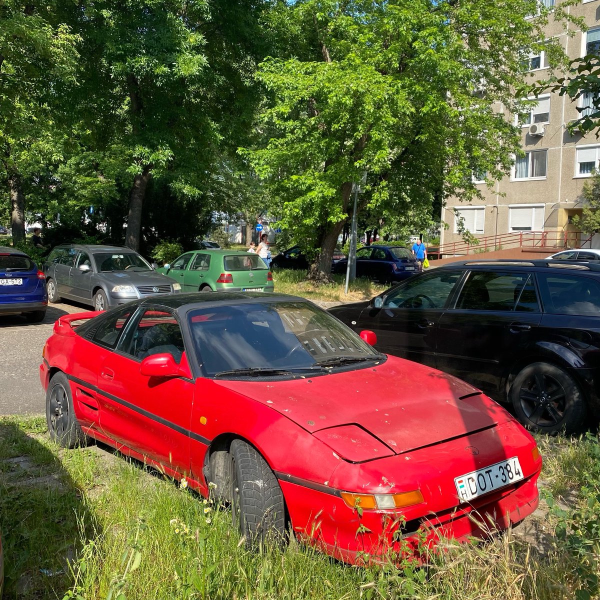 DeadCarWalking's tweet image. It may be faded, still desirable.

Toyota MR2 GT-i T-bar (SW20, 1992) spotted in Budapest.

#Toyota #ToyotaMR2 #MR2 #SW20