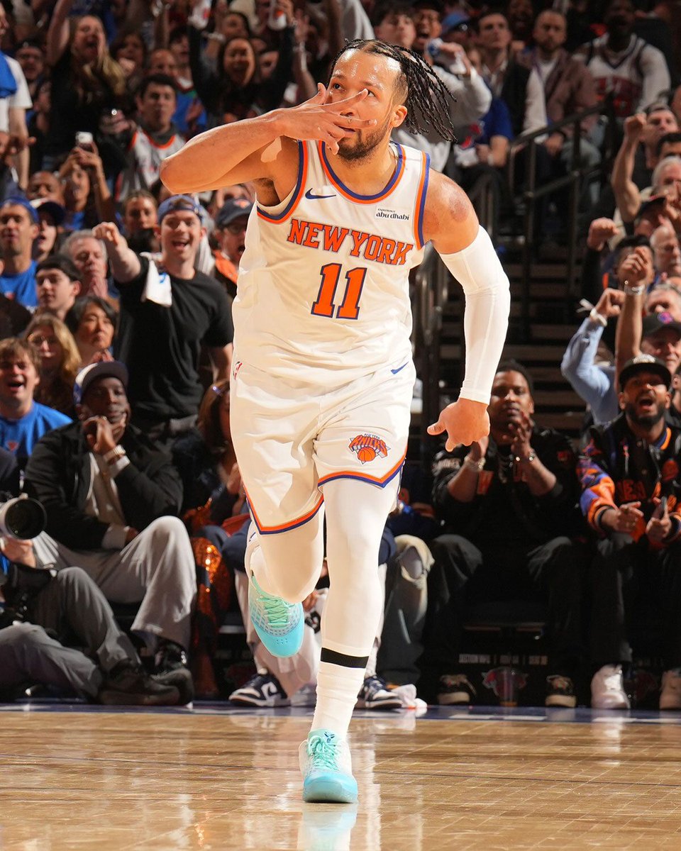 Sneaker News tweet media