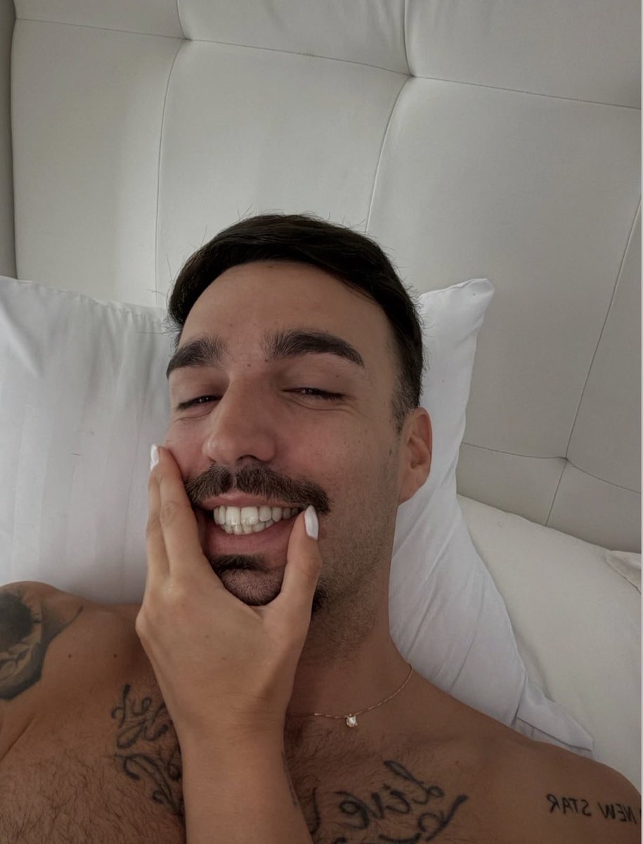 dani tweet media