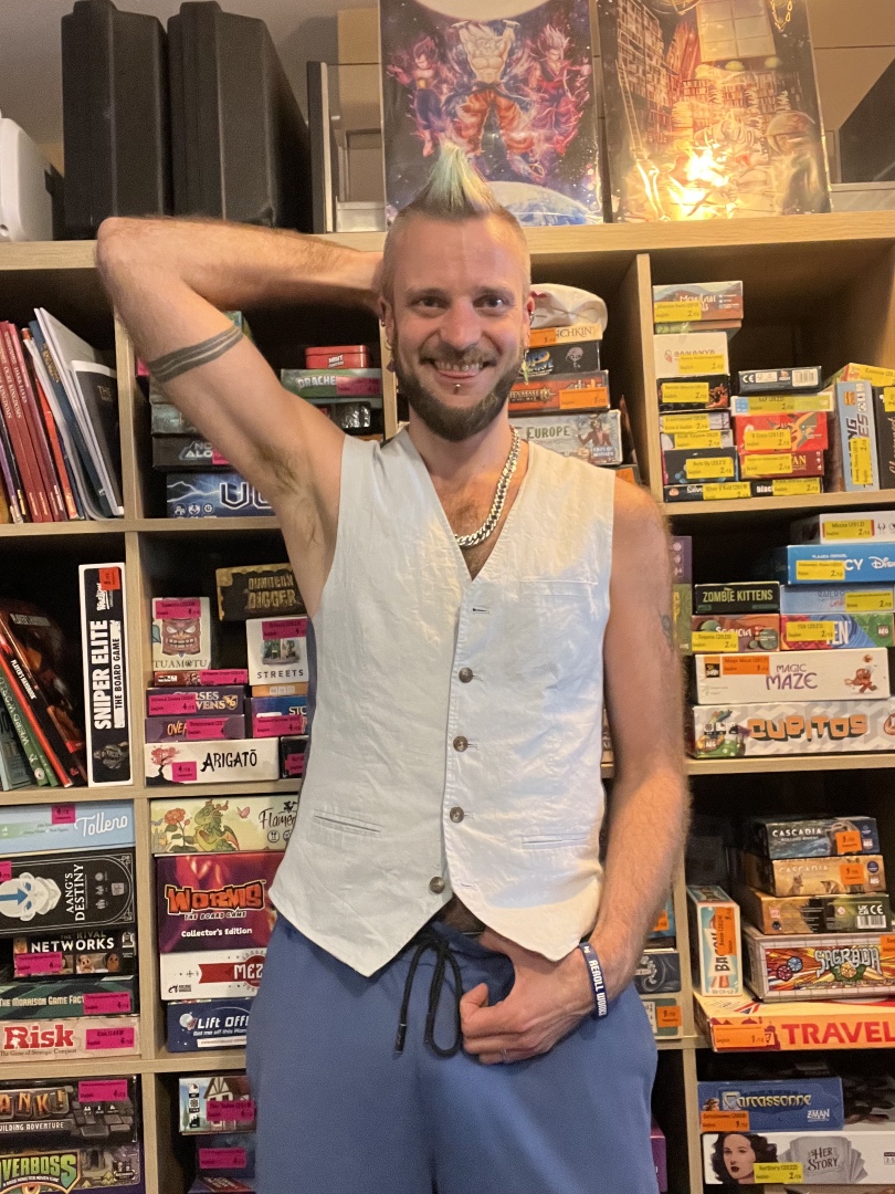 nerdyscruffster's tweet photo. Digging the waistcoats these days 😜 https://t.co/CMCbceBRuD