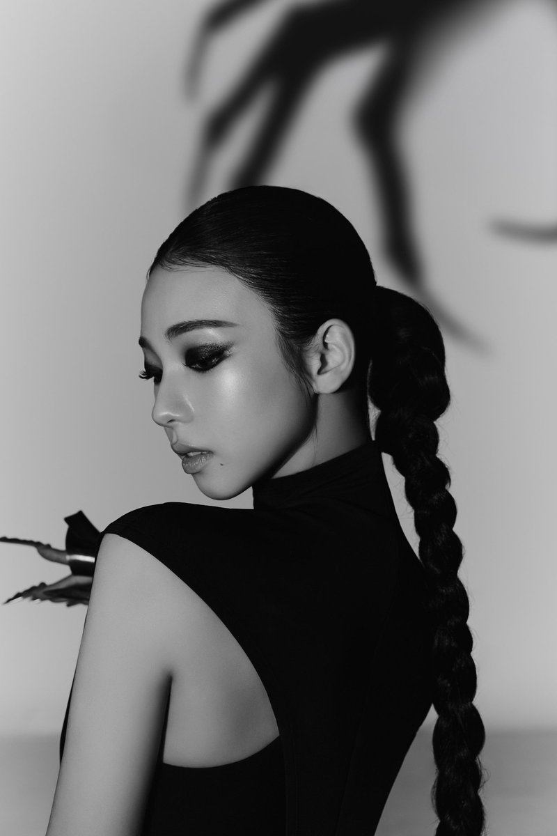 ody | KARINA AT MET GALA tweet media