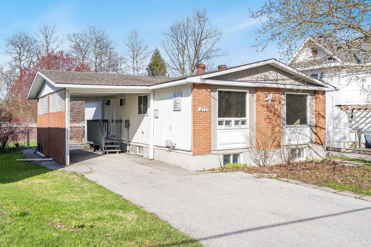 FarisTeam's tweet image. HOME FOR SALE - Income-Generating Bungalow with a Legal Suite - 472 William Street, Midland #FarisTeam #NewListing #RealEstate #ForSale #HomeForSale #SimcoeCounty #Midland #Backyard #Entertainer #Investment #Urban #Duplex #OntarioHomes #SimcoeCountyRealEstate