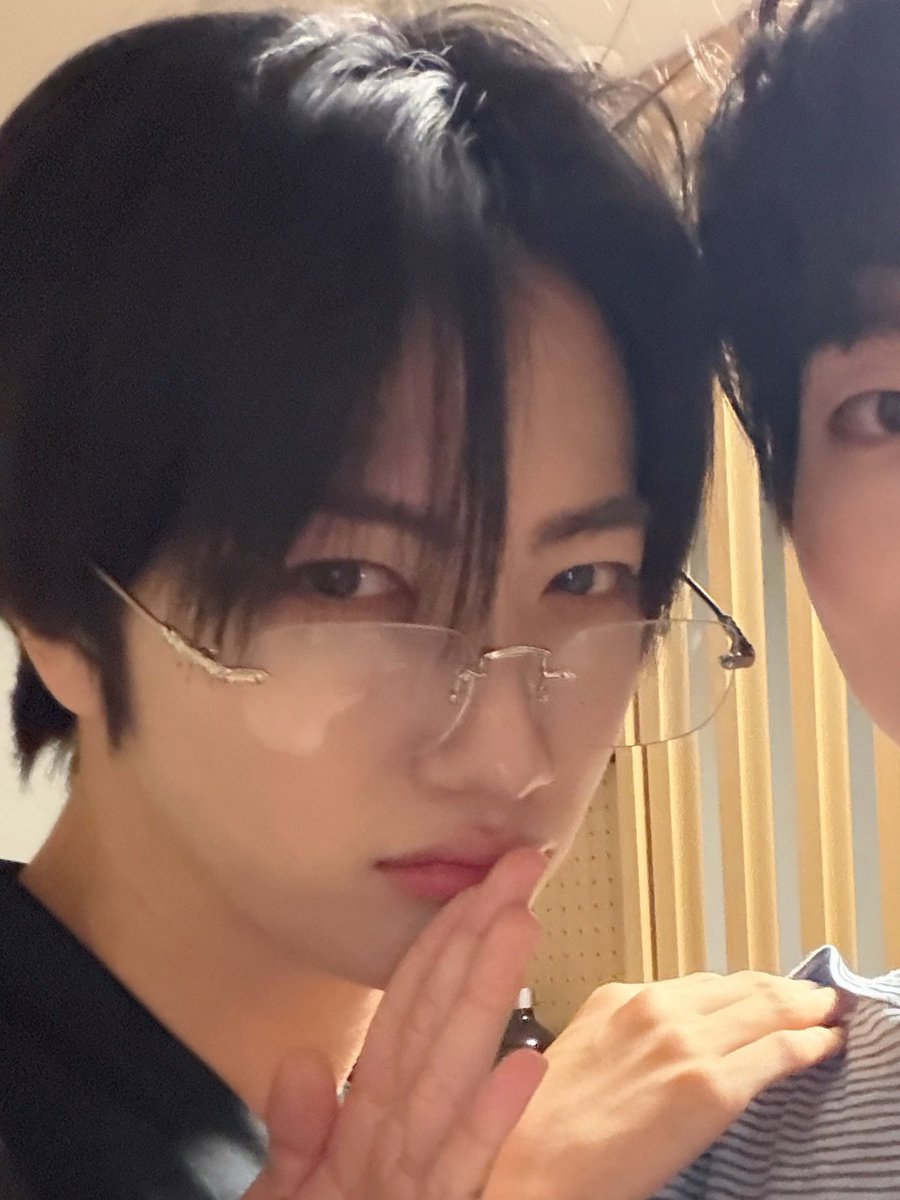 안함 tweet media