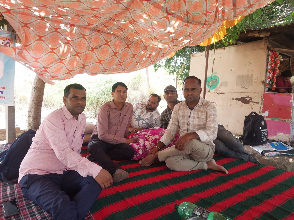 JCTSL_INTUC's tweet photo. एक व्यक्ति ने कभी गलती नहीं की, 
जब उसने कभी भी कुछ नया करने की कोशिश नहीं की 
यानी जब हम कुछ नया करते है तभी गलतियां होना स्वाभाविक है।” -अल्बर्ट आइन्स्टीन

#JCTSL_आमरण_अनशन https://t.co/J9a7iCht8D
