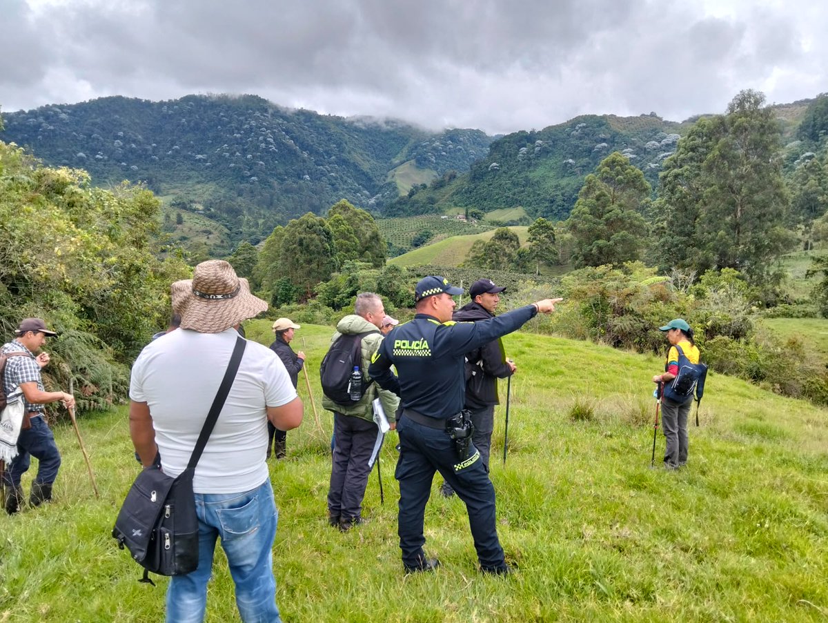 ProteccionPonal's tweet photo. Desarrollamos en #Caldas jornada formativa del curso de Guianza Turística en naturaleza, con recorrido pedagógico en Ecoaldea, promoviendo la conservación y el conocimiento del entorno natural💚✅.
#TurismoSeguro https://t.co/k3XSZprbDu