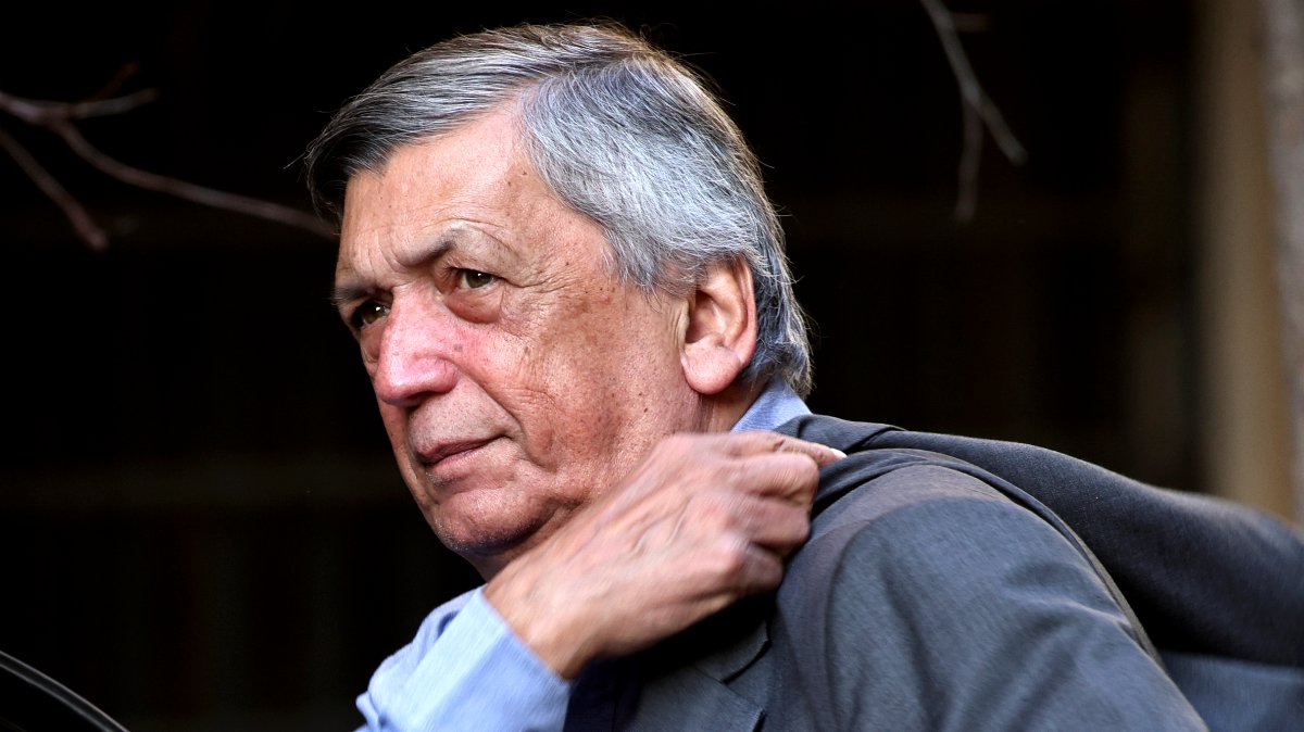 Lautaro Carmona, presidente del Partido Comunista, rechaza críticas del Partido Republicano a la actitud de la oposición: "Miserable es quien esconde la rebaja de impuestos tratando de mostrar que beneficia a las víctimas de los incendios" tinyurl.com/yhdd3utm