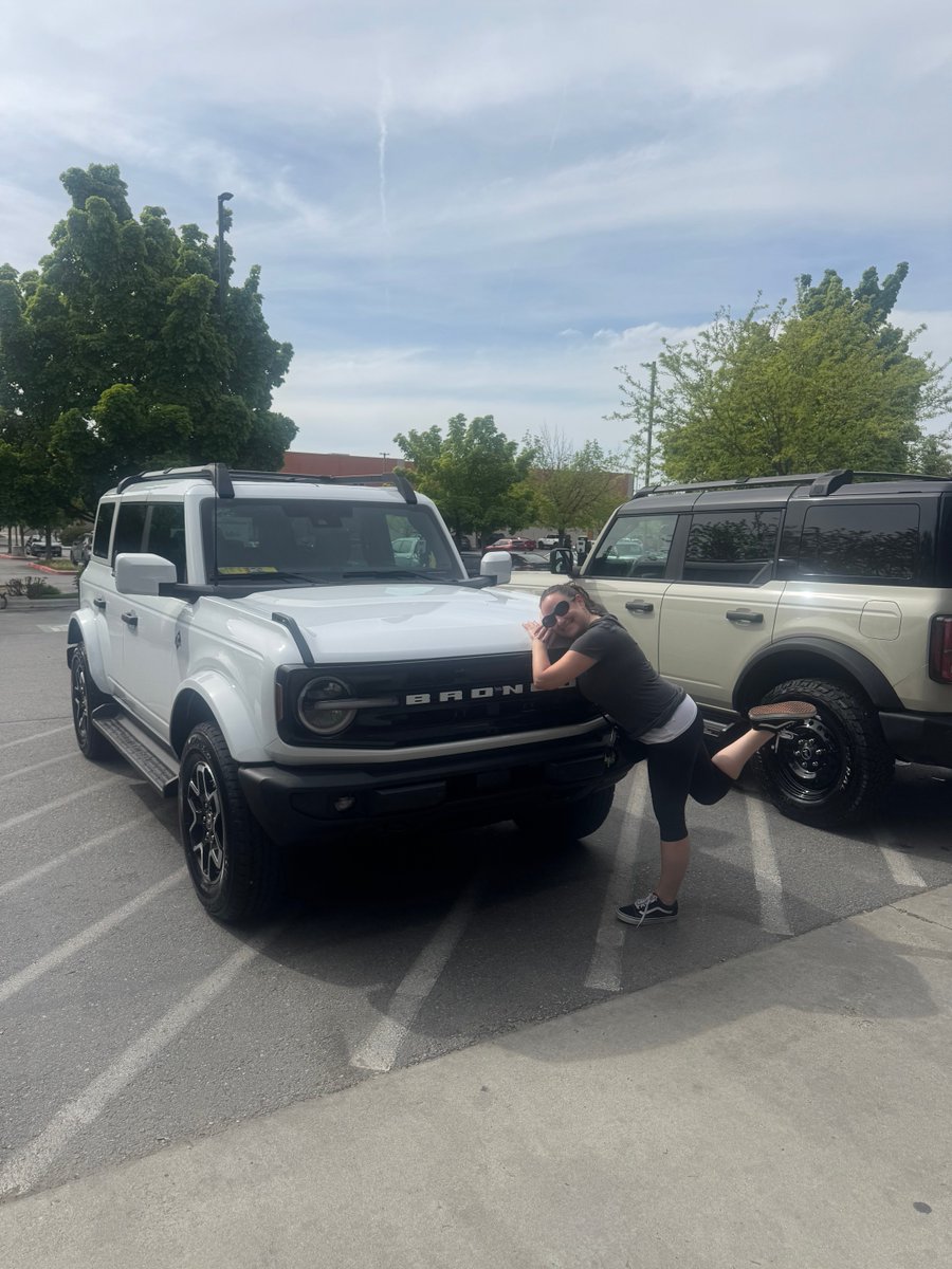 fordmeridian's tweet image. Well done, Jennifer B! Your Ford Bronco is ready. Ricky Aragon and the team wish you safe travels! Like this Bronco?

cutt.ly/ntZN3LzJ

#kendallfordofmeridian #ford #fordbronco #bronco #suv #suvlife #meridianidaho #meridiansuvs #broncolife #kendallauto