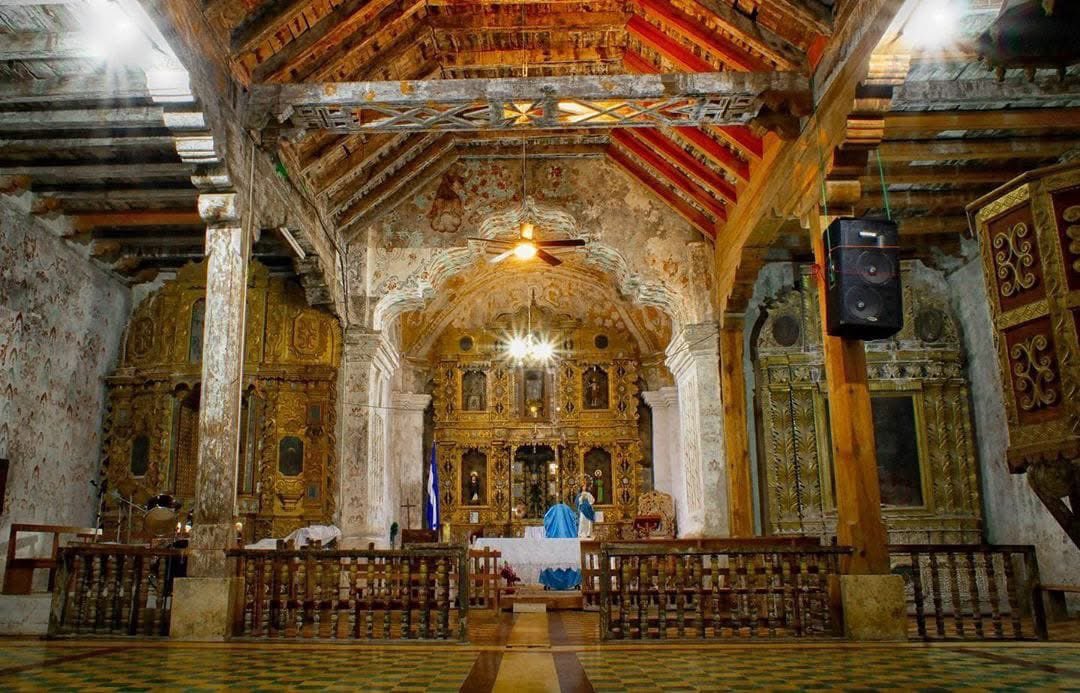 CAMCathAes's tweet photo. Iglesia San Manuel de Colohete, Honduras 🇭🇳 

Located in the middle of the forest in Celaque National Park. It was built in the late 1600s and early 1700s. This beautiful church shows a contrast between the heavy stone facade and its interior wooden structure. https://t.co/r3DqMkXSGq