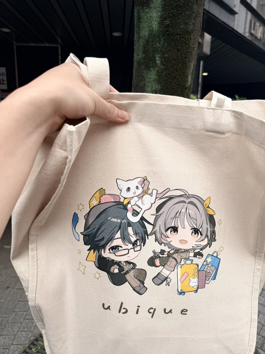 MouseCute4's tweet photo. また海を渡ってubiqueのライブを観に行きました。昨日のライブは演出が素晴らしく、まるで夢のようでした。2ndライブの発表時はわくわくしましたが、経済的・時間的な事情で参加できず残念でした。今回のライブ後、ubiqueの曲への理解が深まったように感じます。

#FirstBlueNote 
#ubique1stLive https://t.co/9Ry59zjyAu