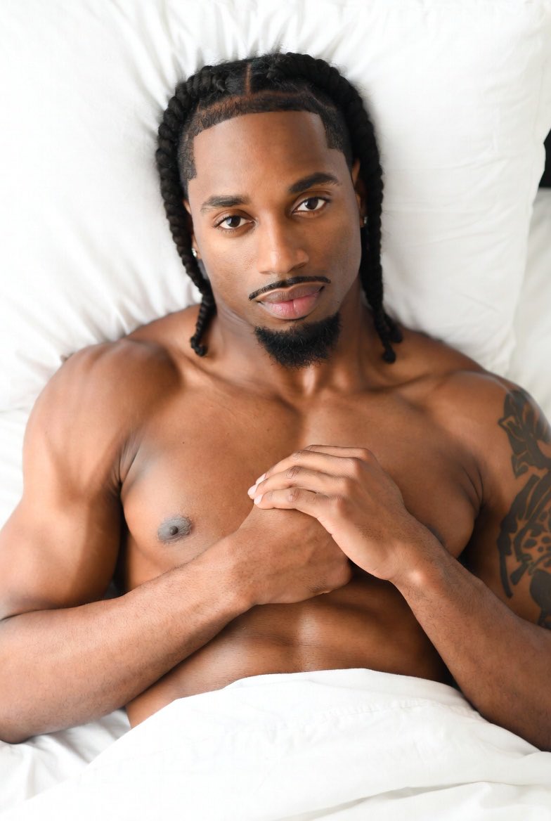 ReaquanA29119's tweet photo. Another morning thank you god #blackman #fineman #king #blackking https://t.co/YZGVHRSiYH