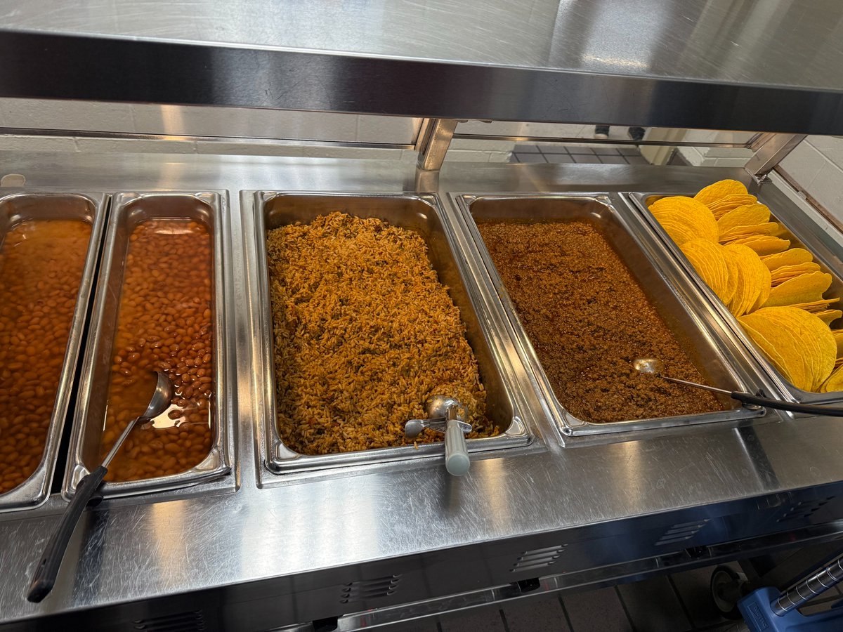 KCSDNutrition's tweet photo. Blaney Elementary School turned up the flavor for Cinco de Mayo with a delicious Mexican-inspired lunch. 🌮 🎉 From tasty tacos to fresh fruit and all the fixings, it was a fiesta on every tray. 🥗 🍊 

📸 Nikki Greenwood 

@kcsdschools #mykcsd #KershawSC #KershawSouthCarolina https://t.co/XJPKemZF9j