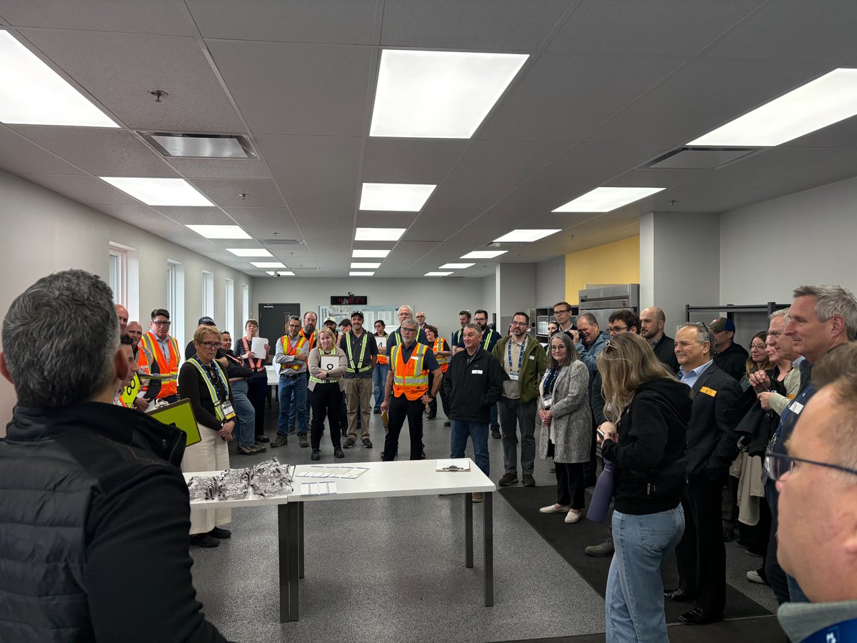 CHBANational's tweet photo. Yesterday, following a great day of discussions to advance association business, a group of attendees were invited for a tour of #AllianceNetwork member @JELDWENcanada's Quebec City factory. The participants learned all about #window innovations and saw first-hand how @JELDWENcanada is delivering excellence in windows and doors. Thanks @JELDWENcanada for the tour!

#CHBAHomeBuildingWeek