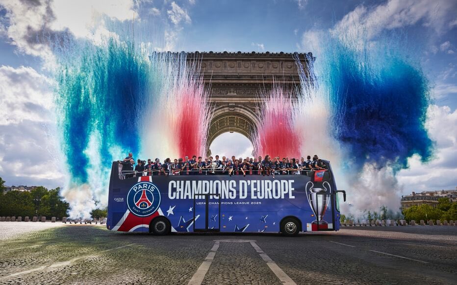 Julien_27LS's tweet photo. La banlieue influence Paname, Paname influence le monde ❤️💙 https://t.co/vRmExkYfIB