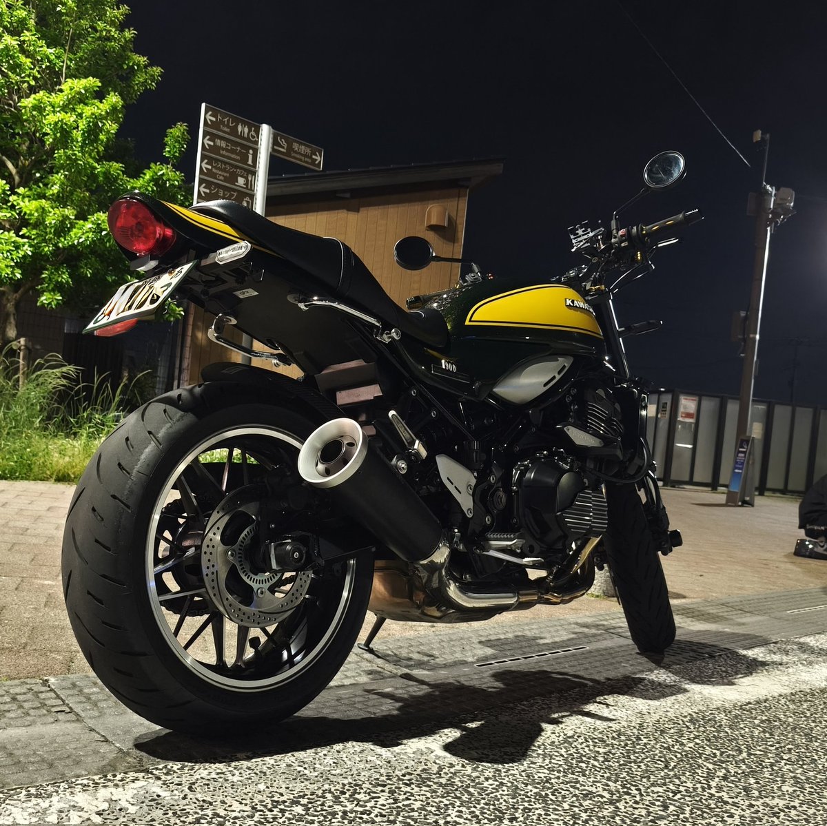Reprazent_vape's tweet photo. 買って2ヶ月。走行距離4000Kmまで延びた。
そろそろリアサスがほしいと思っていたところリアのディスクが突然歪んだ...
純正だと取寄せに時間かかりそうだったのでサンスター製に交換した。
カッコいいし、コントローラブルで扱いやすくなっ���ので結果オーライ？

しかしこんな事もあるのね…
#Z900RS https://t.co/gmGi4oy3dE