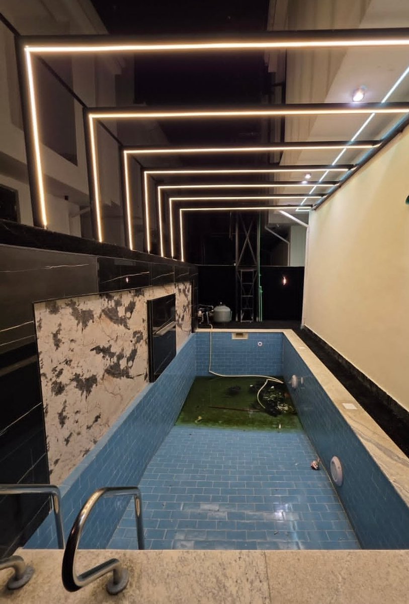 talk2ajala's tweet photo. 5 bedroom detached duplex with a swimming pool for sale . 
Location - Chevron Tollgate Lekki Lagos. 
Price - 530M.
Title - Governor's Consent . 
#ajalawhitastoneproperty #luxurybedroomdetacheed #estateagency #propertymarketing #semidetachedduplexinlagos https://t.co/UtHnejJ1Y4