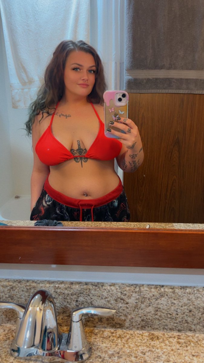 bluetrouble96's tweet photo. @sophieraiin I’m a virgin too 🫣 wanna change that @sophieraiin https://t.co/djnxM8gWsc