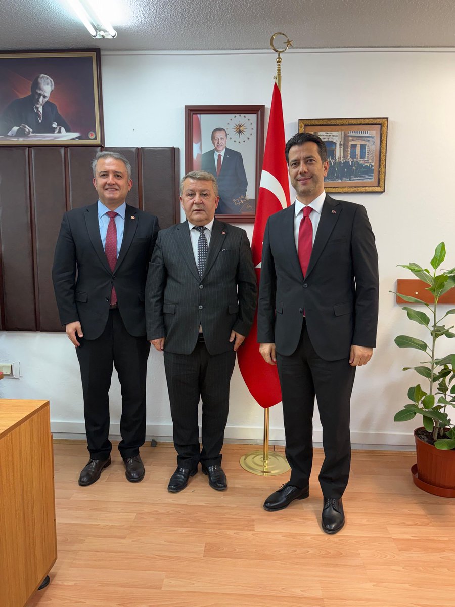 isamesihsahin's tweet photo. TBMM Başkan Başmüşaviri, değerli hemşehrimiz Doç. Dr. Şeref İba’yı, Osmaniye 27. Dönem Milletvekilimiz İsmail Kaya ile birlikte ziyaret ettik. 

Ziyaretimizde değerli bir Anayasa Hukukçusu olan Şeref İba Hocamızın birikimlerinden istifade etme imkanı bulduk. 

Sıcak ve samimi ev sahipliği için değerli hocamıza teşekkür ediyoruz. 

@kayaismail80 @docdr_serefiba