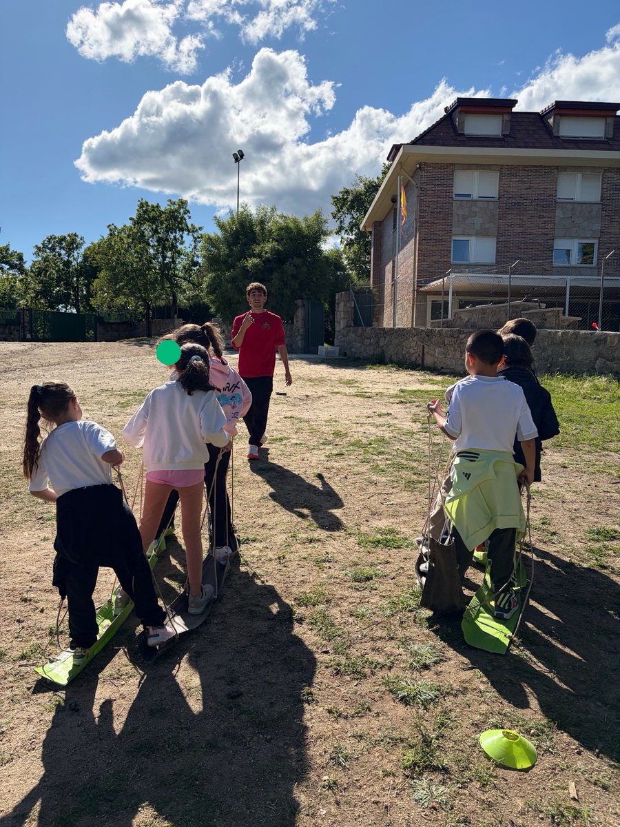 Lronceropolonio's tweet photo. ¡Seguimos disfrutando de este día! ✨ Ahora nos tocan juegos cooperativos 🤜🏻🤛🏻 @HBSTORREJON @teacherOa @Nacho_HBS https://t.co/nIT25Grqo8