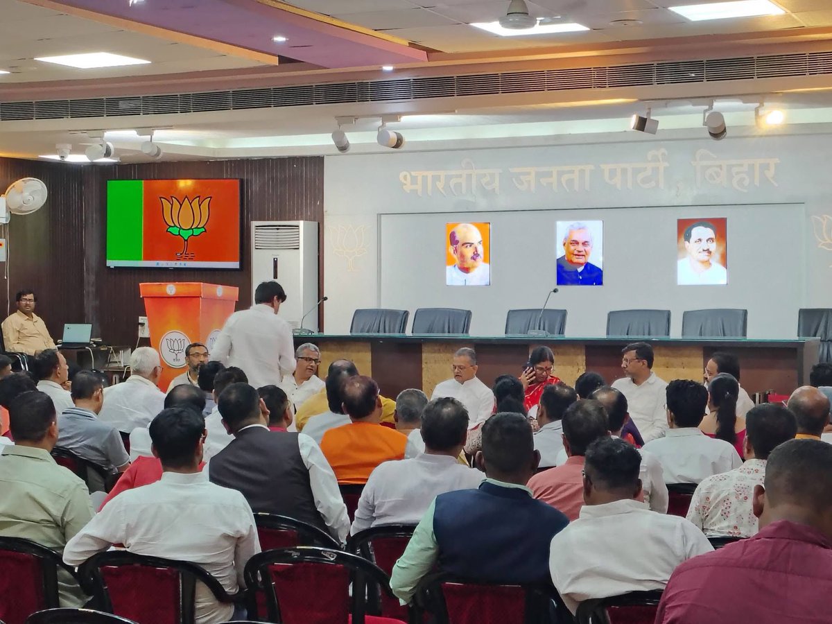 RatneshKBJP's tweet photo. आज प्रदेश कार्यालय में आगामी 7 मई को होने वाले मंत्रिमंडल विस्तार के शपथ ग्रहण समारोह एवं देश के लोकप्रिय प्रधानमंत्री आदरणीय नरेंद्र मोदी जी के आगमन के तैयारी हेतु आयोजित बैठक में शामिल हुआ।
#पटनासाहिब #patnasahib #patnacity
#ratneshkushwaha #Ratnesh #रत्नेश https://t.co/bmljmqWKNi