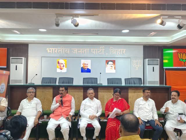 RatneshKBJP's tweet photo. आज प्रदेश कार्यालय में आगामी 7 मई को होने वाले मंत्रिमंडल विस्तार के शपथ ग्रहण समारोह एवं देश के लोकप्रिय प्रधानमंत्री आदरणीय नरेंद्र मोदी जी के आगमन के तैयारी हेतु आयोजित बैठक में शामिल हुआ।
#पटनासाहिब #patnasahib #patnacity
#ratneshkushwaha #Ratnesh #रत्नेश https://t.co/bmljmqWKNi