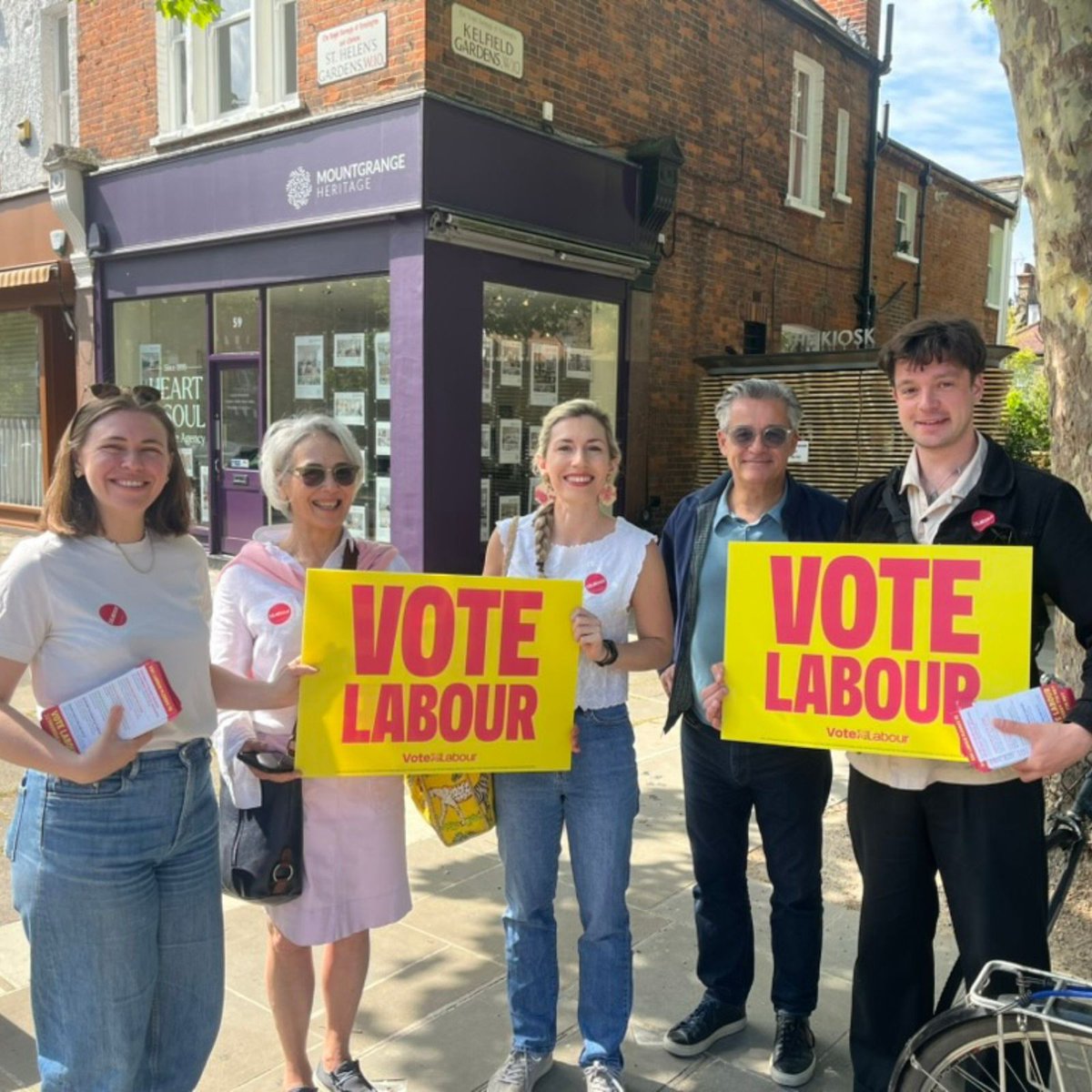 lucyfshaw's tweet photo. Great long weekend out campaigning in North Kensington with our MP @josephpowell, London Assembly Member @JSmallEdwards, fellow council candidates, friends, family and volunteers from @UKLabour. Look forward to talking to everyone again on polling day! 🌹 https://t.co/bBct6yRcbD