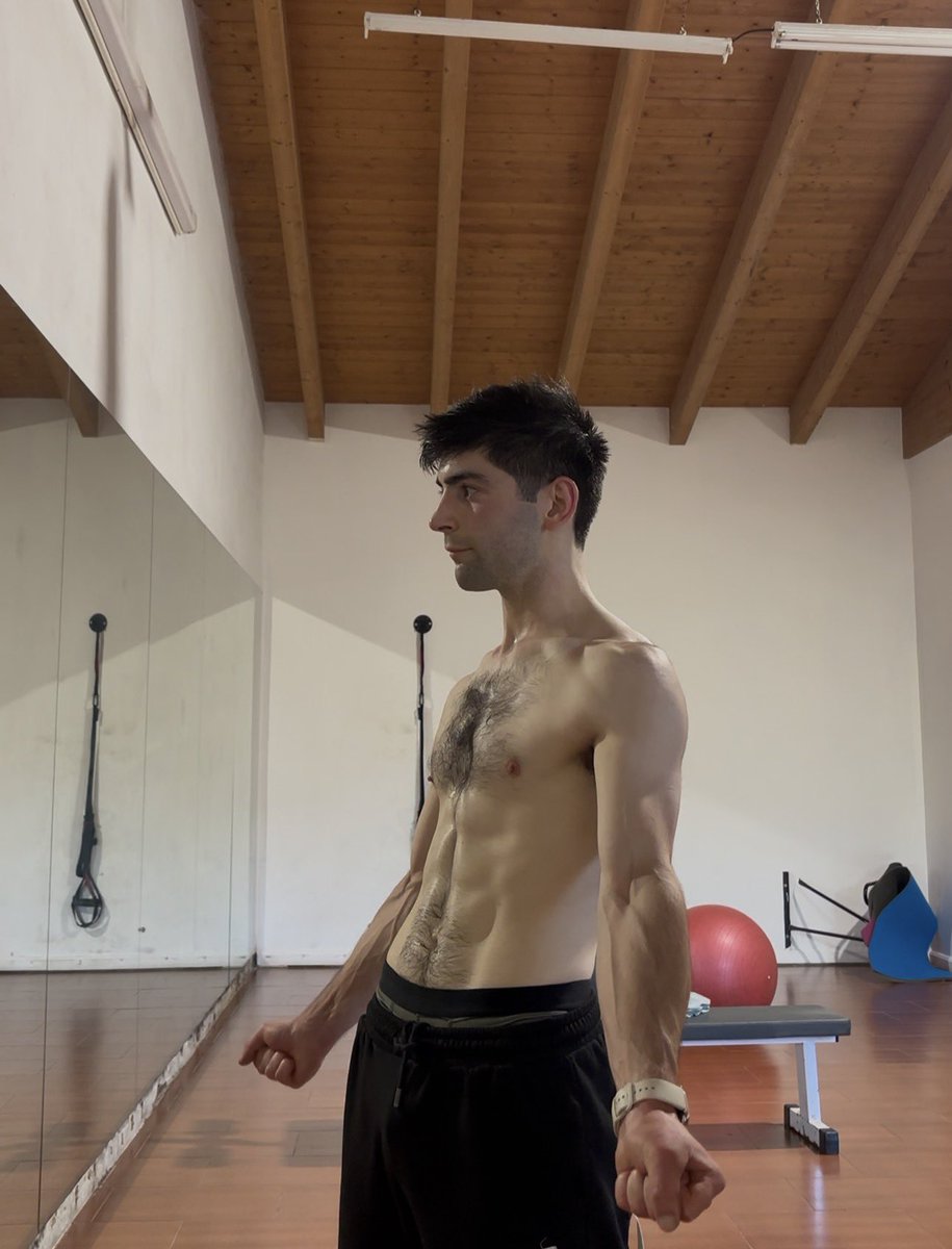 JNeverB4d's tweet photo. Gym, kpop &amp; Selena Gomez on my veins https://t.co/0ikxcIwP5b