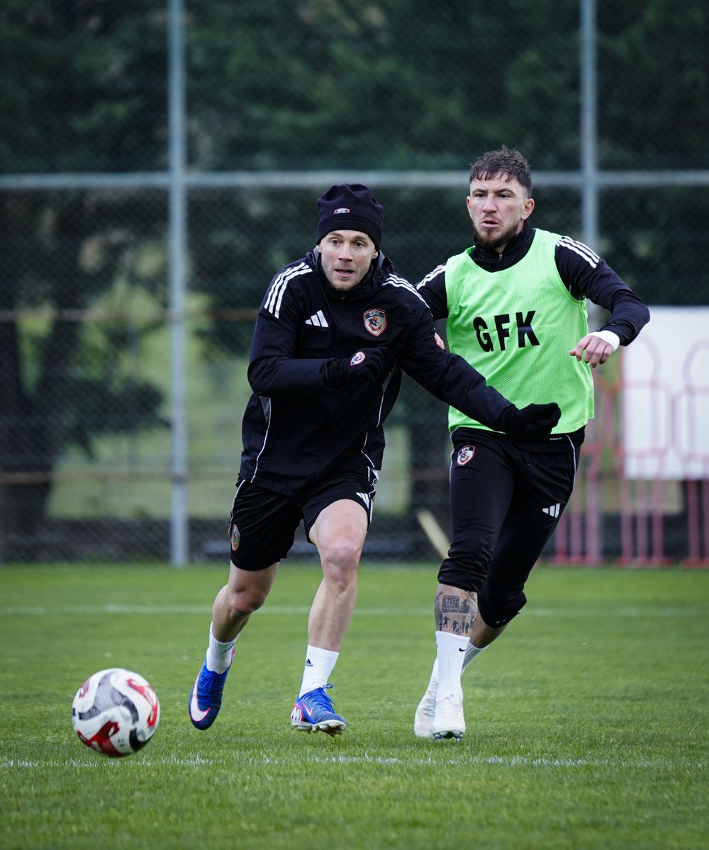 GaziantepFK's tweet photo. 🔴⚫️ ANTRENMAN GÜNLÜĞÜ | Profesyonel Futbol Takımımız, Göztepe maçı hazırlıklarına devam ediyor.

👉 https://t.co/0loW6LUjbp https://t.co/HNp5dQYWnk