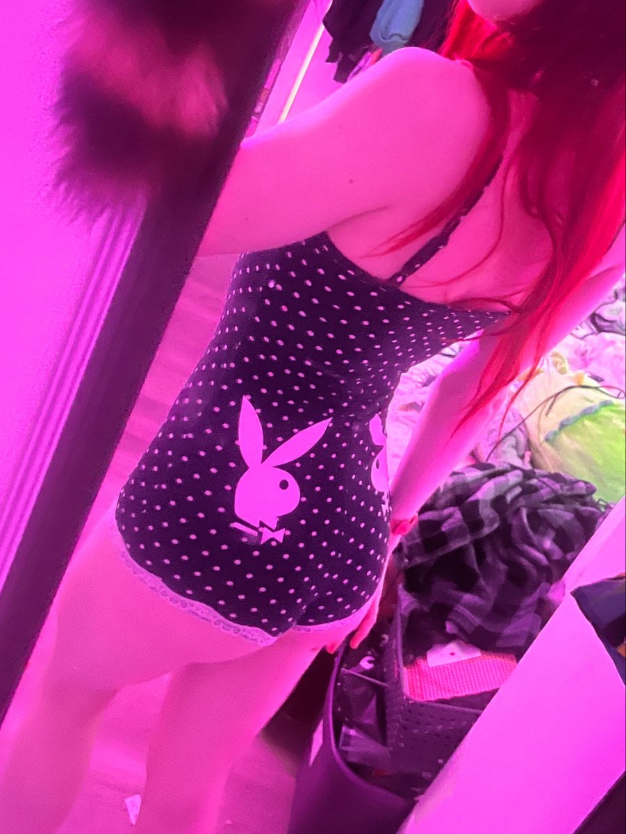 mothgirl__'s tweet photo. Messy hair messy room and cute pjs https://t.co/gGTJLdLYOk