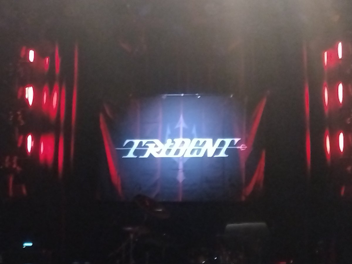 20zzxzUiBarQDu0's tweet image. TRiDENT3姫の6周年ワンマン終わりました🎉
どストレートな最高最強の激熱ライブ🔥
Newコスの3姫が眩しい✨
フロアも最高に激熱🎶
Haha!の中盤に各パートソロや黎明ノ詩の入りの各ソロのアレンジが最高にカッケェ❤️‍🔥
3姫最高に楽しい6周年ライブをありがとう&amp;amp;おめでとう😆
🤘🐯🤘

#TRiDENT
#TRiDENTJP