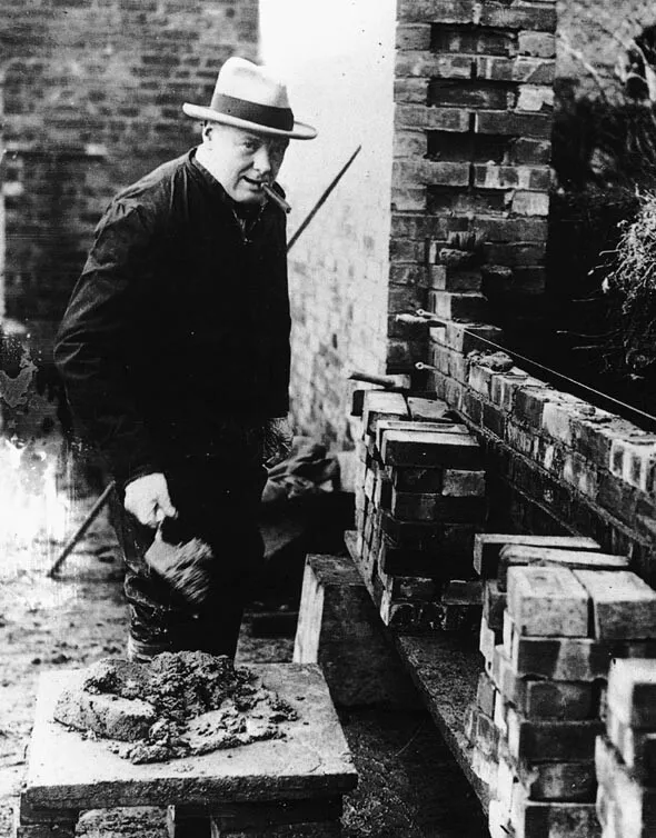 "우울증은 움직이는 표적을 싫어한다"

1. 윈스턴 처칠(Winston Churchill)은 마음이 우울해질 때마다 밖으로 나가 벽돌을 쌓았다고 함

2. 한 번 쌓기 시작하면 하루에 200개씩, 돌아와서는 2,000단어 분량의 글을 썼다고 직접 지인에게 보낸 편지에서 밝힘

3. 그는 자신의 시골 저택인