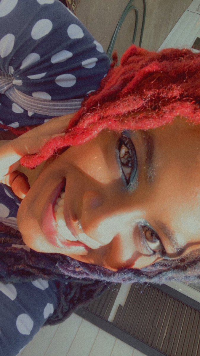 92sturdy's tweet image. I got this drank 🫟 in my cup 🎨 🫰🏾 #artist #fypage #lookoftheday #eyeshadowinspo #flawless 💎