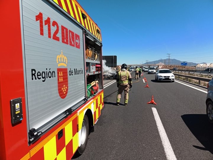 MarcosOrtuno's tweet photo. 👩‍🚒Seguimos reforzando el servicio del Consorcio de Extinción de Incendios 

Aprobadas las bases para la convocatoria de:
✔️3 plazas de sargento 
✔️4 plazas de cabo

➕Luz verde a la compra de equipamiento

🔝Más efectivos y mejores medios para reforzar la seguridad https://t.co/OWMzE2iTKS
