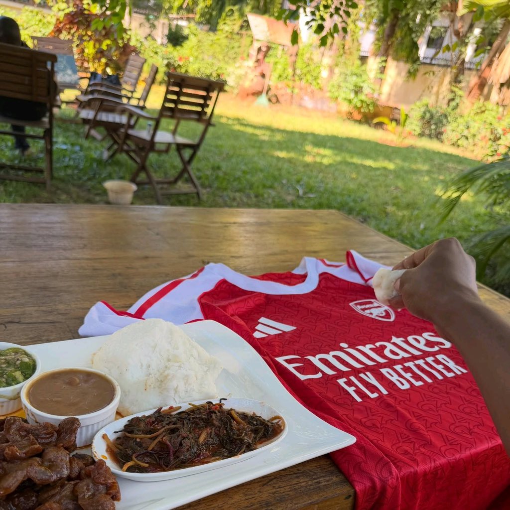 #TajiriLaKihaya 

Wana Arsenal wenzangu tunakumbushana tu…

HAKIKISHA UMESHIBA…. 
KULA KWANZA KABLA YA GAME…