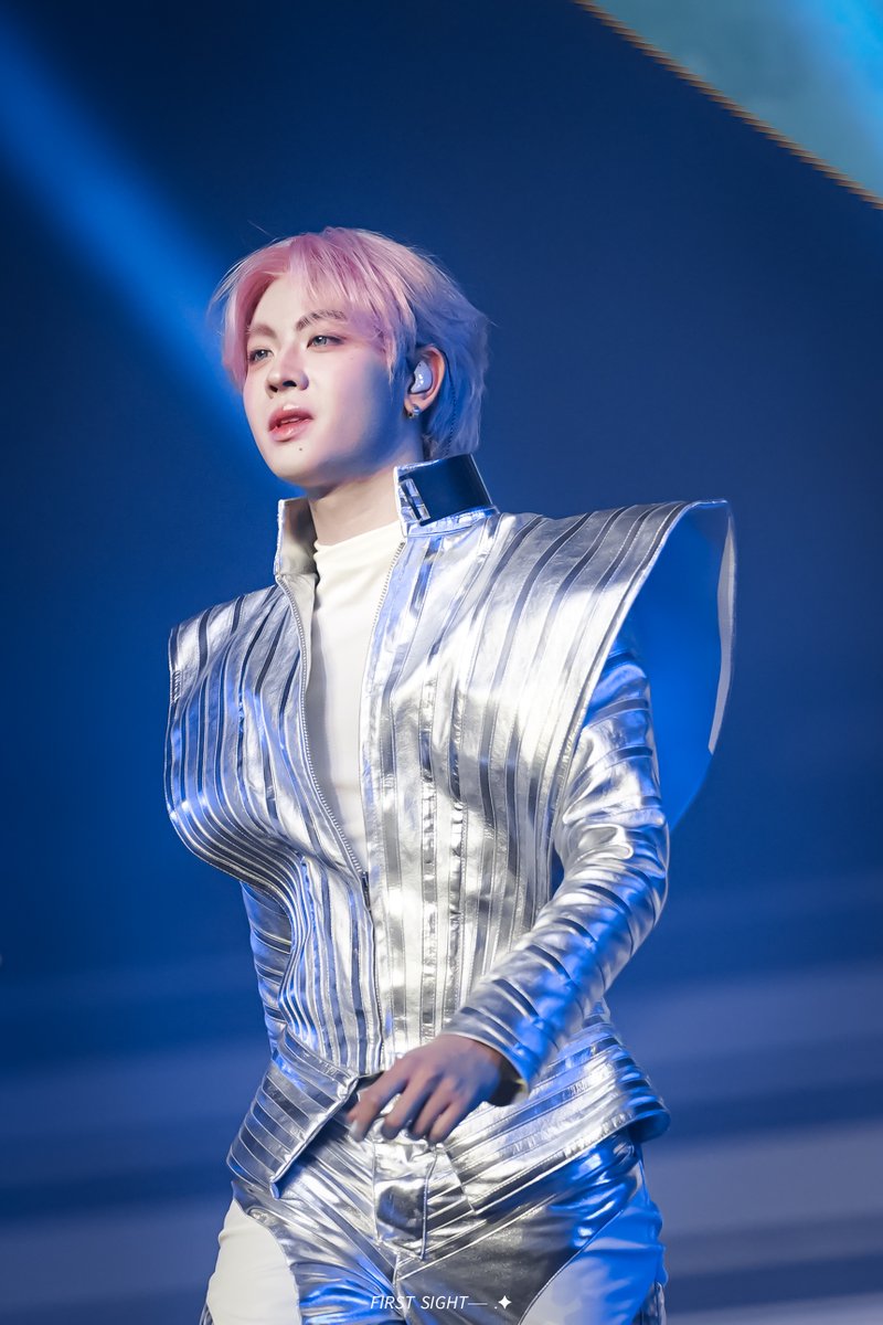 𝘍𝘐𝘙𝘚𝘛 𝘚𝘐𝘎𝘏𝘛── .✦ tweet media