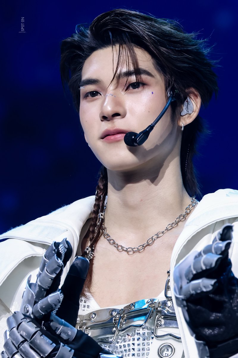 SpotOn1__'s tweet photo. โตขึ้นเยอะเลย ความหล่อก็ด้วย

TEETEEPOR FUSION STAGE D2
DMD LAND FINAL ROUND 2 

#DMDLAND3DAY2
#twnpich @twnpich

「3 MAY : DMD LAND 3 : THE FINAL LAND “LAND OF FUSION” CONCERT DAY 2 — 🐶🐻‍❄️」 https://t.co/gJ4iNHOVhc