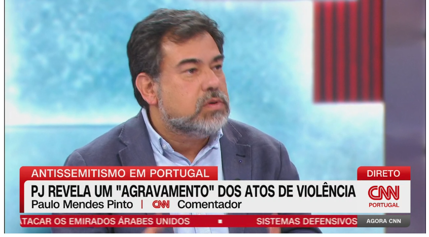 CarlosHortmann's tweet photo. Este senhor, que coordena as Ciências das Religiões (U.Lusófona), tem a desfaçatez de afirmar que o anti-semitismo é útil tanto p/ extrema-direita como p/ esquerda radical. 
Antissionismo não é ódio aos judeus; é recusa do colonialismo em seu nome.
#naoemnossonome #notinourname