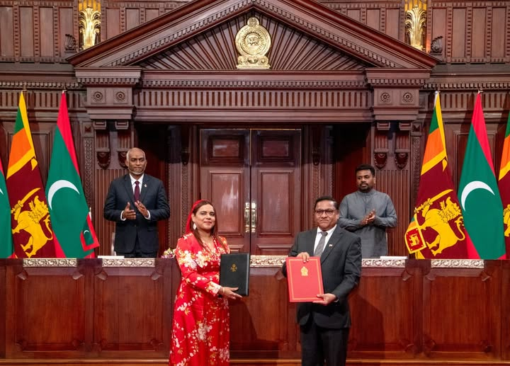 SL_Archives's tweet image. An MoU on Archiving Cooperation between the @SL_Archives and the National Archives of the Maldives @ArchivesMv was signed yesterday by the Hon. Ministers of Foreign Affairs @HMVijithaHerath and @IruthishamAdam.

We look forward to the #Archives #Cooperation!