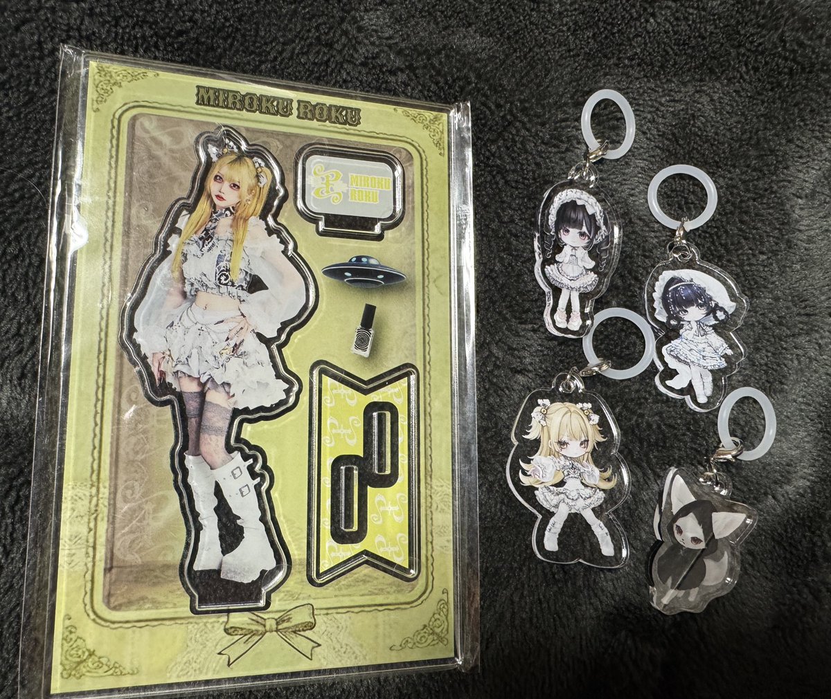 本日の収穫とチェキ❣️ 運営さんの配慮もありろくちゃんのアクスタが