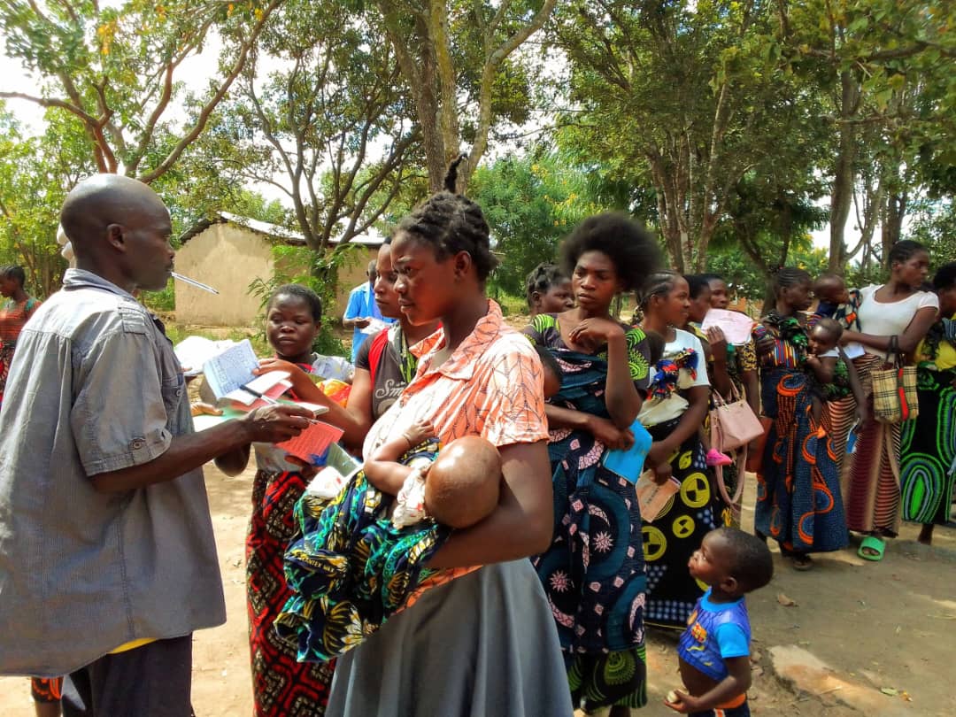 MBC_Digital247's tweet image. #Update

Group Village Headman Mwezi of Traditional Authority Santhe in Kasungu District has commended the Malawi Red Cross Society (MRCS) for providing mobile clinic services in collaboration with health workers.
