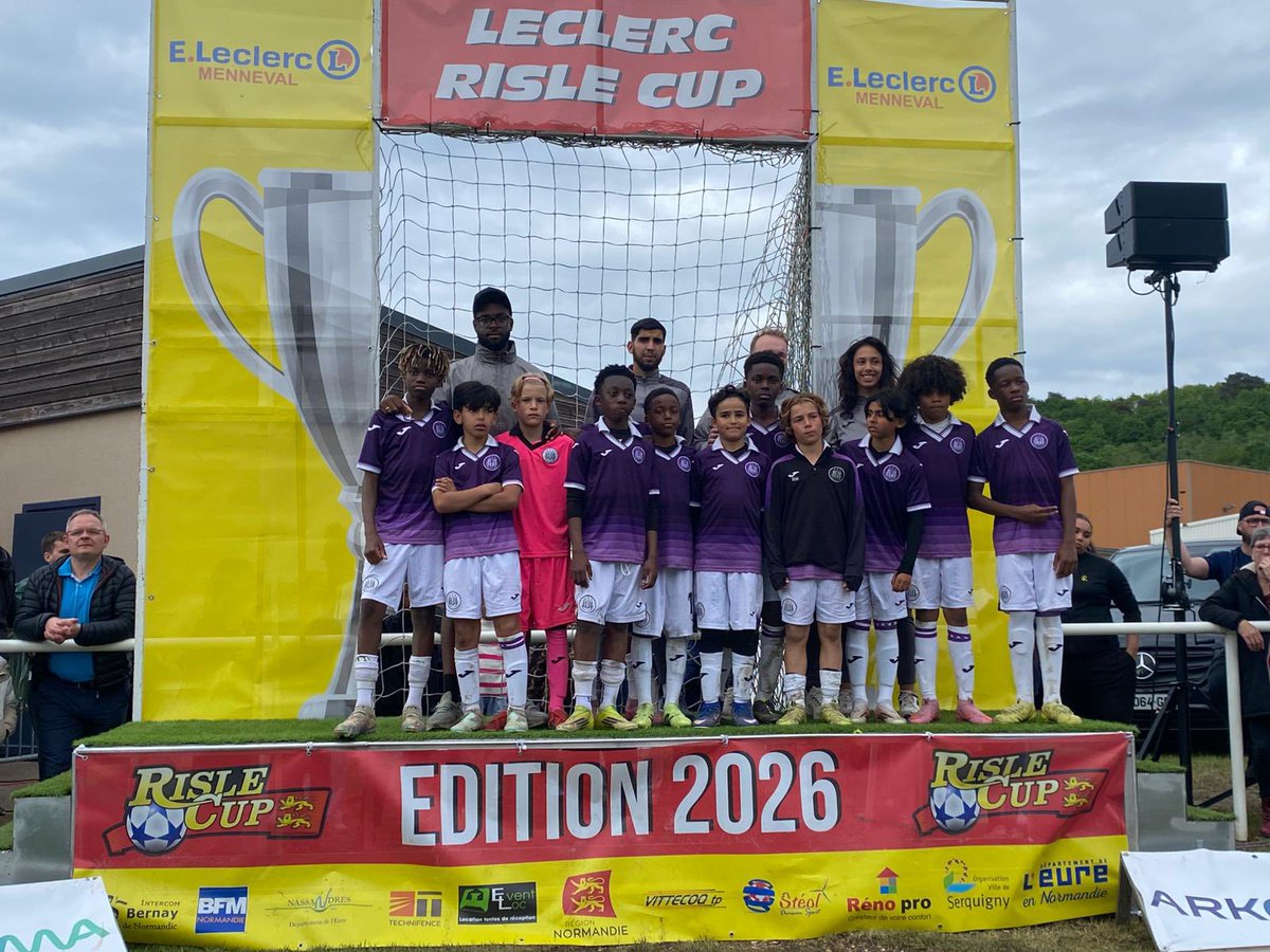 RisleCup's tweet photo. [#RisleCup] 𝐋'𝐎𝐌 𝐕𝐀𝐈𝐍𝐐𝐔𝐄𝐔𝐑 𝐃𝐄 𝐋'𝐄𝐃𝐈𝐓𝐈𝐎𝐍 𝟐𝟎𝟐𝟔 🏆  

Première victoire pour l'@OM_Officiel, avec une performance défensive remarquable avec 0 but encaissé sur l'ensemble du tournoi.🧱
Le @rscanderlecht et le @realmadrid complètent le podium. 🥈🥉 https://t.co/Ft126rrf4O