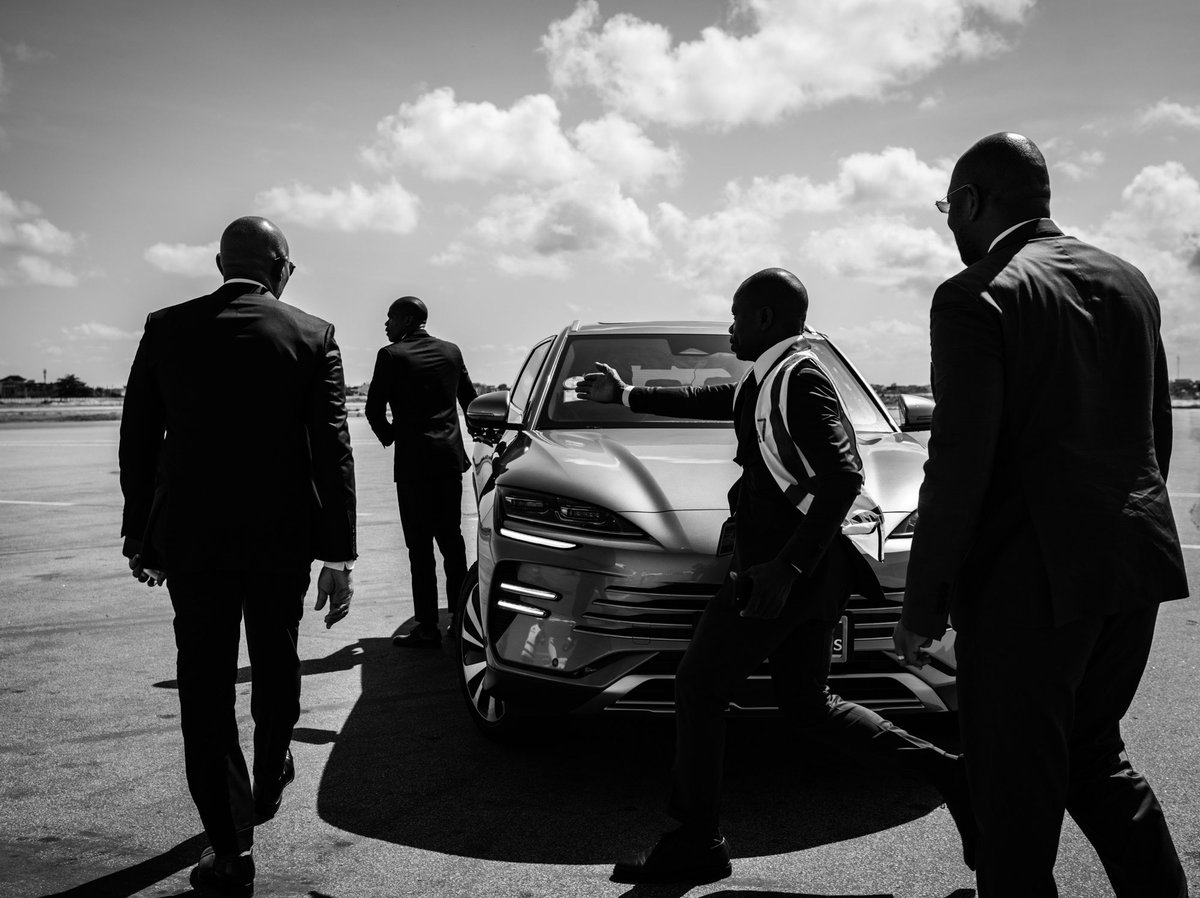 jamescandids's tweet photo. TOE in Benin Republic 🇧🇯 today, engaging with UBA Group staff and listening to honest, unadulterated feedback from customers on how UBA can serve them better.

5th May, 2026

#toe #uba #africa https://t.co/EEyE0zDBbQ