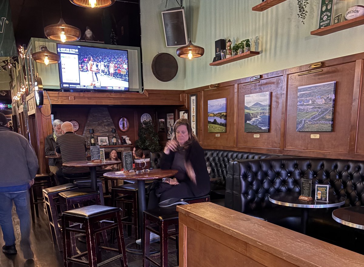divebar tweet media