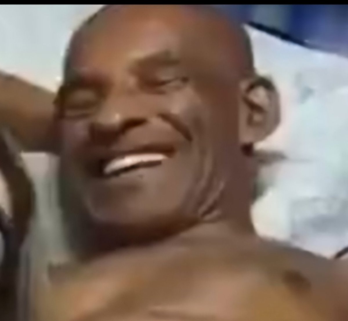 GostonegroREI's tweet photo. Gosto Negro. ANFITRIÃO DO QUARTO AZUL. Obrigado a todos que se lembraram do meu aniversário nesse dia. GRATO https://t.co/p67f4BeqvG
