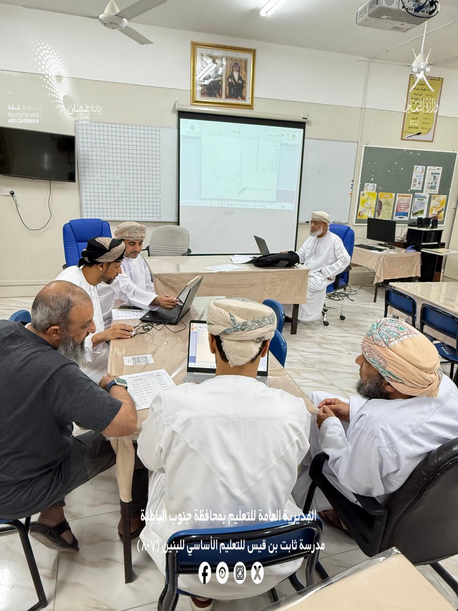 EduGovSbt3333's tweet photo. جانب من مشغل اعداد الجدول المدرسي عن طريق برنامج (aSc) قدمه الاستاذ احمد الفلاحي تناول فيه اليات اعداد الجدول المدرسي وتنظيم الحصص https://t.co/jGq2KarBKZ