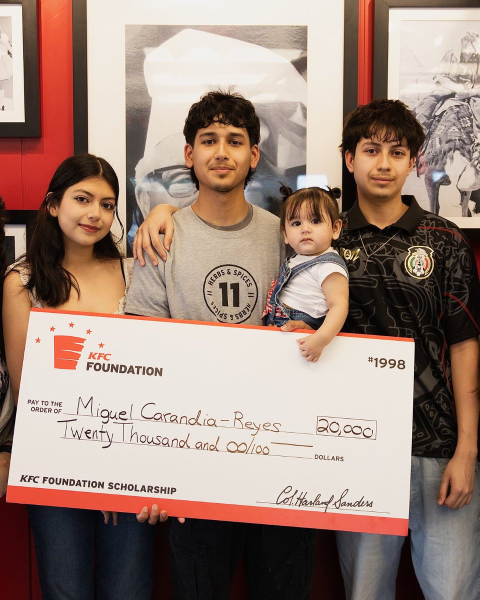 KFCfoundation's tweet photo. Behind every scholarship is a story of resilience, sacrifice, and determination.

This year, 11 KFC restaurant employees were awarded $20,000 to pursue their dreams—from nursing to aviation and beyond. 🎓

https://t.co/QgClIhQQ3F https://t.co/TtPi9UgOm5