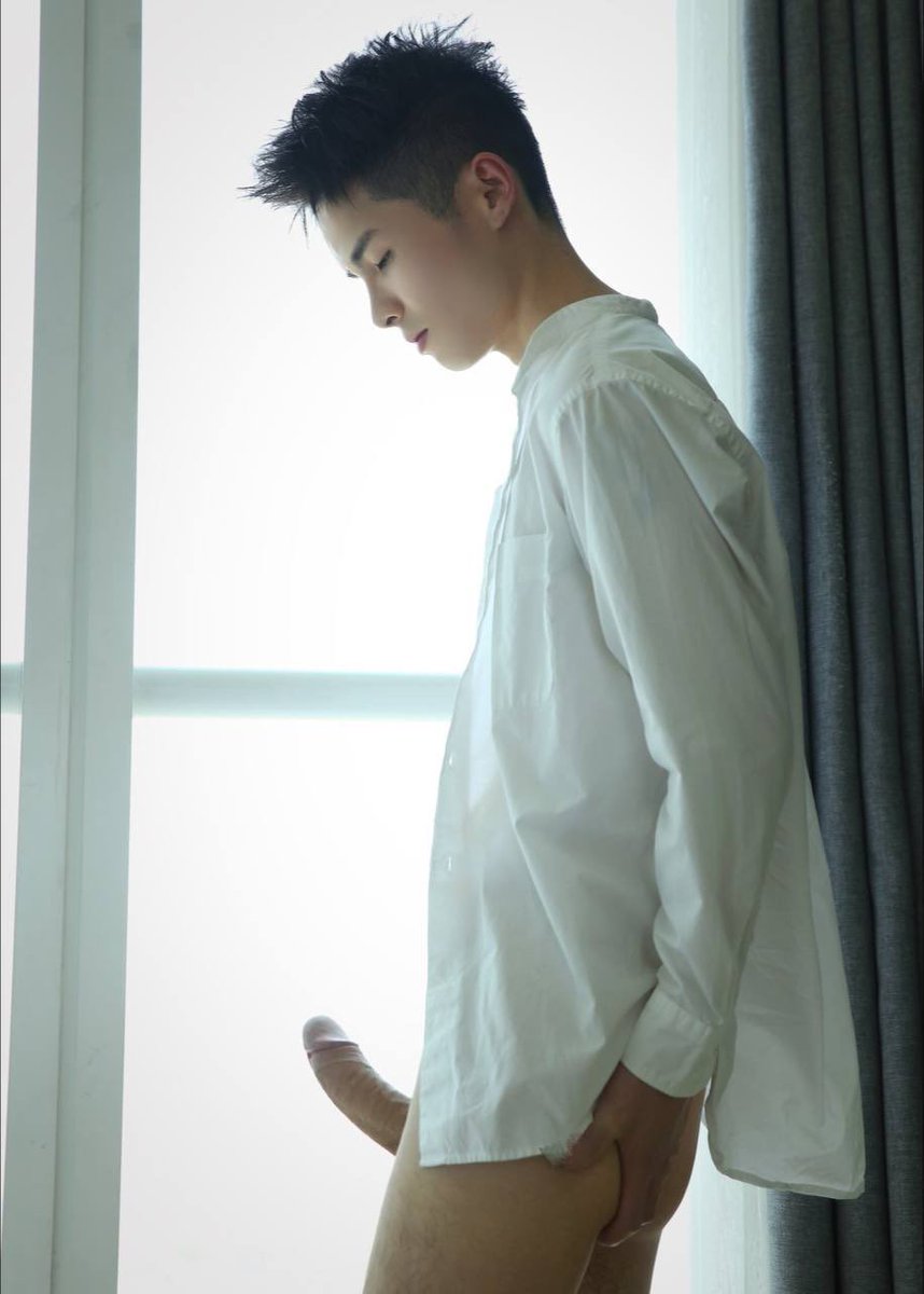 Mega_Super99's tweet photo. 喜欢看老婆跪下裹我的大鸡吧吃精液 花样多放开些，把你bb操翻操美 #线下交友面基 #大屌年下 #私信我 #无限可能 https://t.co/ERKinDINvR
