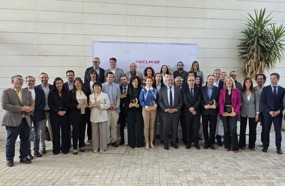 GeneralUclm's tweet photo. Nuestro agradecimiento a todas/os los asistentes y homenajeados/as al Acto de Conmemoración del 25º aniversario de la convocatoria "Ramón y Cajal", celebrado hoy en la Facultad de Farmacia de Albacete. https://t.co/dYM34HFnYl